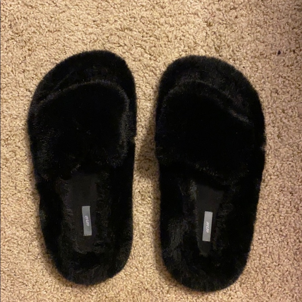 Black Aerie Flip Flop Slippers
